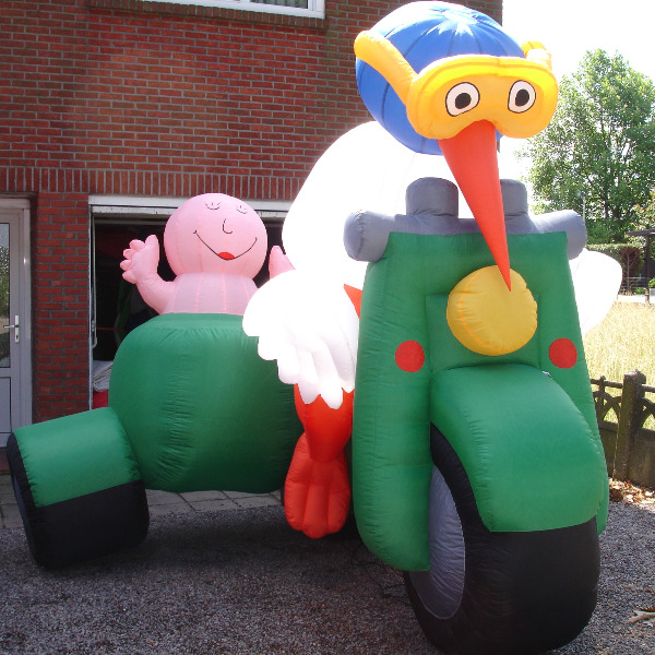 Opblaasbare ooievaar met baby